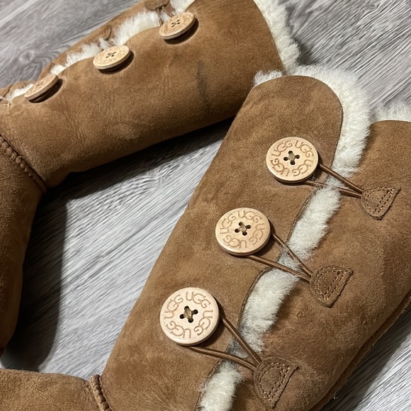 Womens UGG Bailey Button II Boots Size 5 Tan - Picture 2 of 6